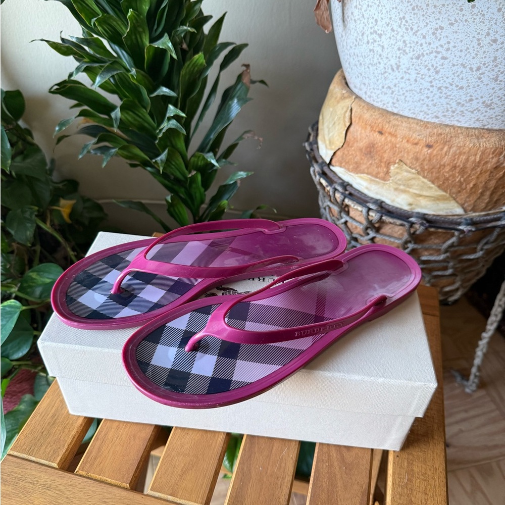 Burberry Jelly Thong Sandals